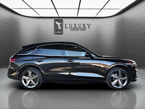 Used 2023 Genesis GV70 2.5T w/ Sport Prestige Package image 9