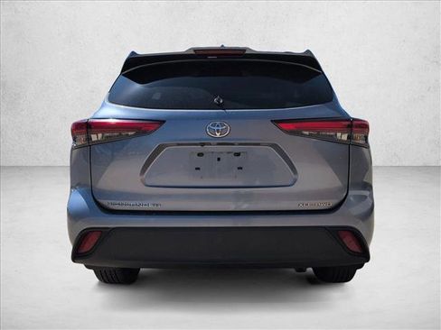 Used 2020 Toyota Highlander XLE image 6