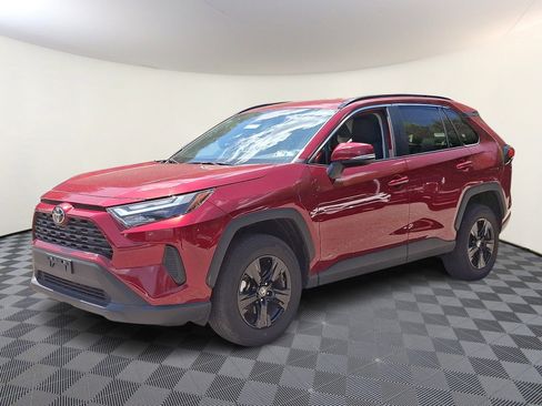 Used 2025 Toyota RAV4 XLE AWD/4WD image 3