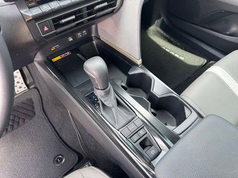 Used 2025 Toyota Camry SE w/ Convenience Package FWD image 22