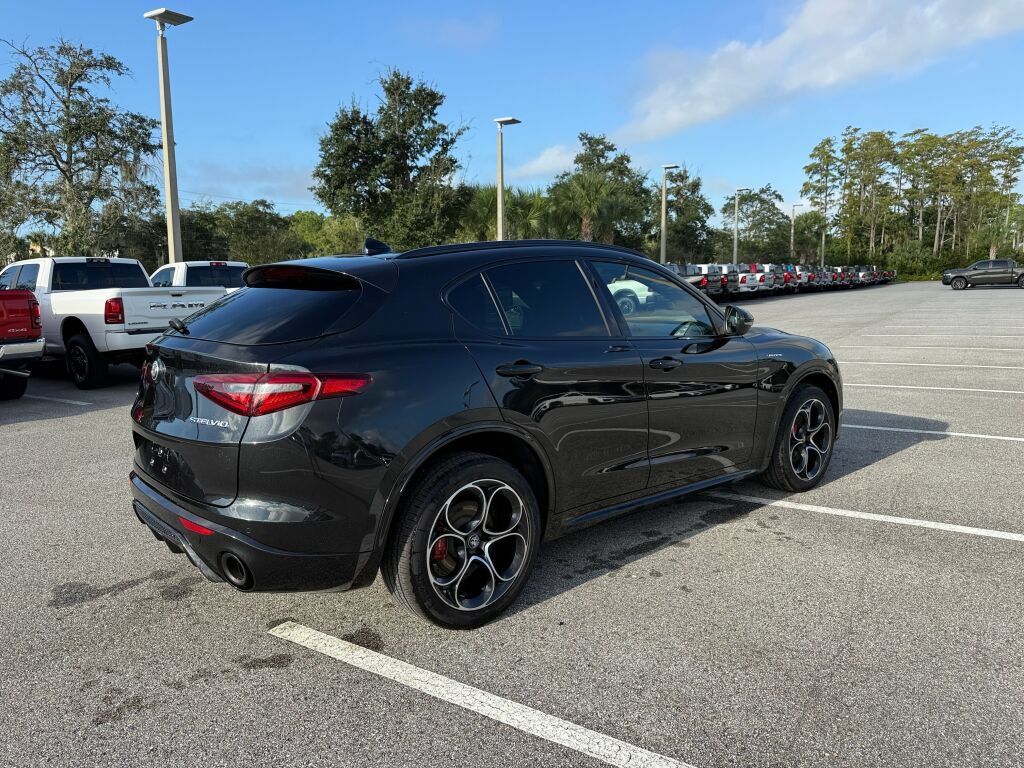 Used 2023 Alfa Romeo Stelvio Veloce AWD/4WD image 3