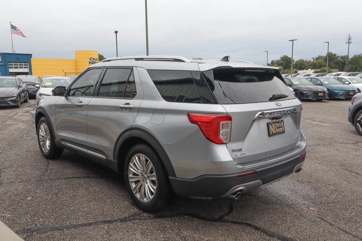 Used 2022 Ford Explorer Limited w/ Equipment Group 301A RWD image 4