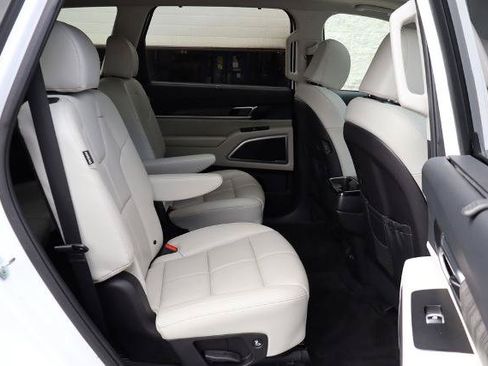 Used 2023 Kia Telluride EX w/ EX Captain's Chair Package AWD/4WD image 29