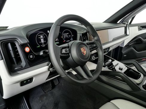 New 2026 Porsche Cayenne AWD image 4