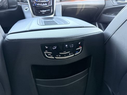 Used 2020 Cadillac Escalade ESV 2WD image 43
