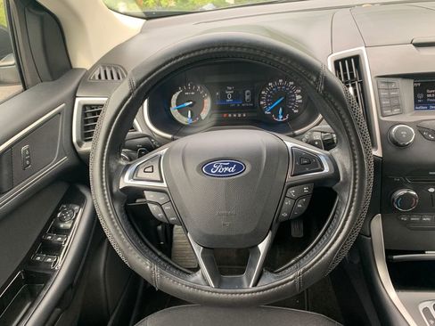 Used 2018 Ford Edge SEL FWD image 12