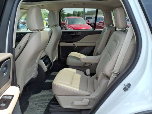 Used 2021 Lincoln Aviator Reserve w/ Elements Package Plus AWD/4WD image 14