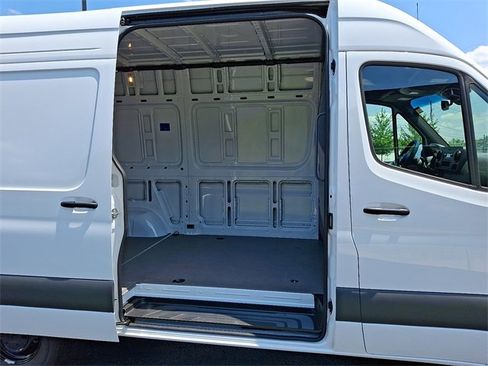 Used 2025 Mercedes-Benz Sprinter 2500 image 9