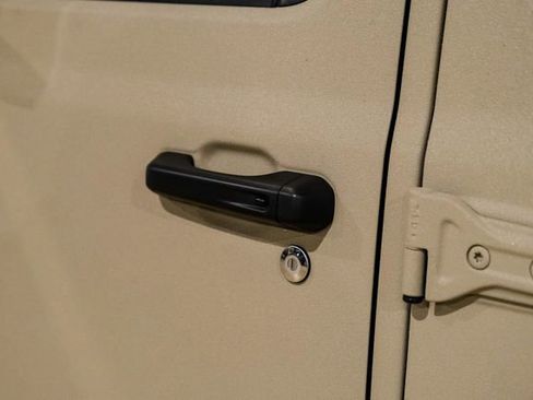 Used 2025 Jeep Wrangler Unlimited Rubicon w/ Technology Group image 45