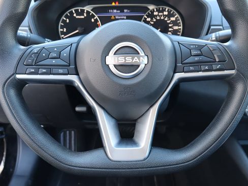 Used 2025 Nissan Altima 2.5 SV AWD/4WD image 11