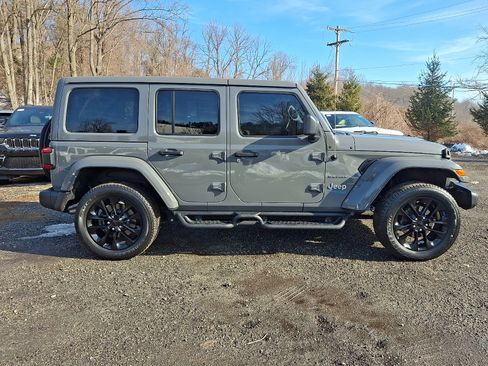 Used 2022 Jeep Wrangler Unlimited Sahara w/ Cold Weather Group image 7
