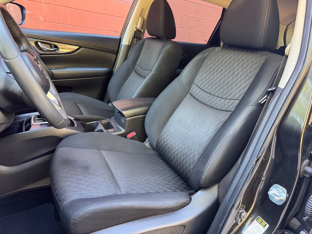 Used 2017 Nissan Rogue SV AWD/4WD image 9