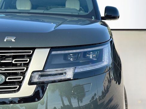 New 2025 Land Rover Range Rover SE image 9