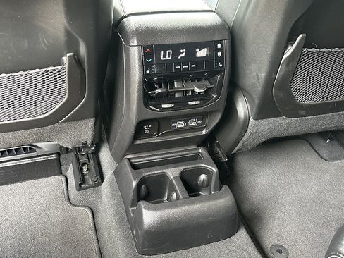 Used 2023 Jeep Grand Cherokee L Limited w/ Luxury Tech Group II AWD/4WD image 31