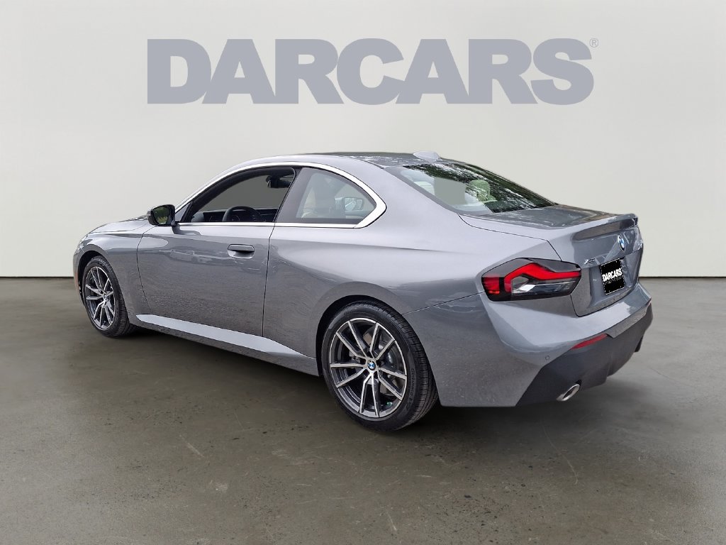 Used 2025 BMW 230i xDrive Coupe w/ Convenience Package AWD/4WD image 4