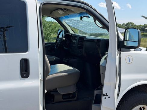 Used 2008 Chevrolet Express 3500 LS RWD image 14