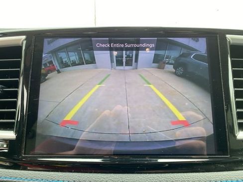 Used 2021 Chrysler Pacifica Touring-L FWD image 22