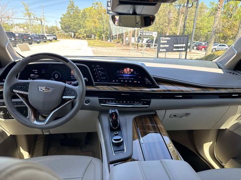 Certified 2024 Cadillac Escalade Sport Platinum image 18