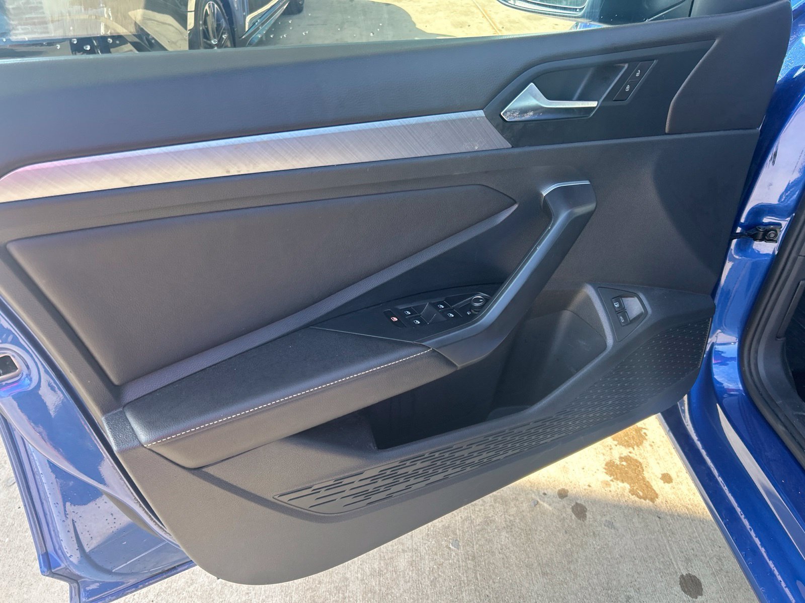 Used 2024 Volkswagen Jetta SE FWD image 19