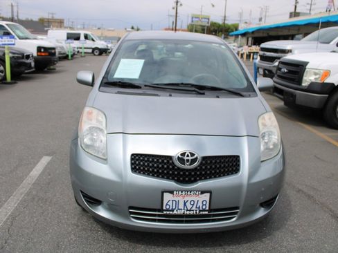 Used 2008 Toyota Yaris 2-Door Hatchback image 2