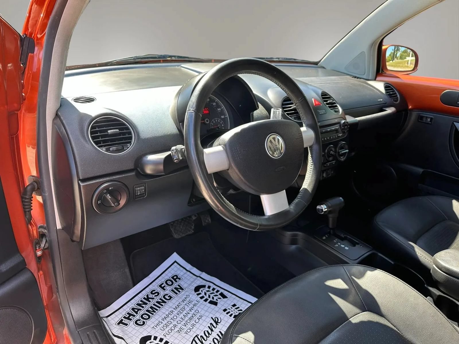 Used 2010 Volkswagen Beetle Final Edition FWD image 9