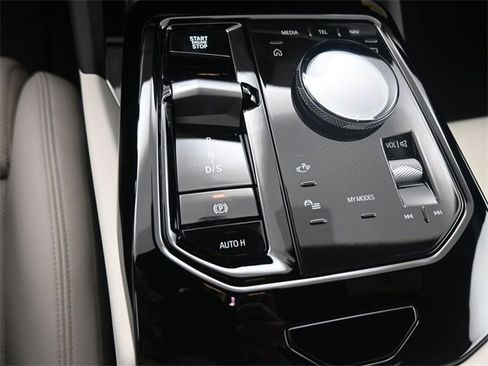 New 2025 BMW 530i w/ Premium Package image 9