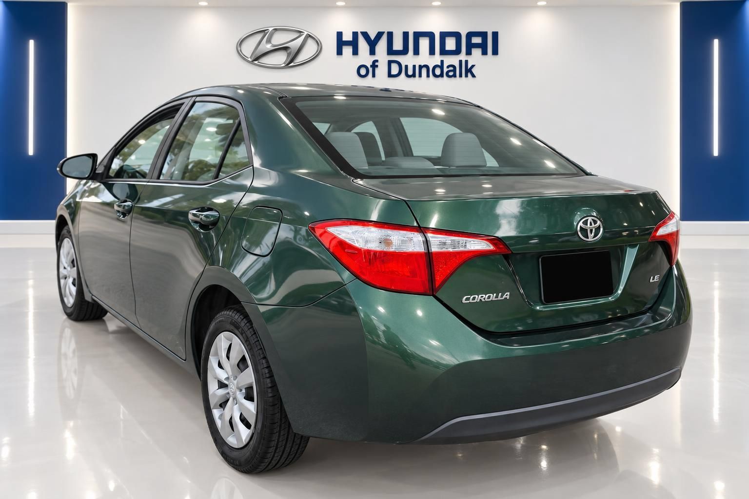Used 2016 Toyota Corolla LE FWD image 2