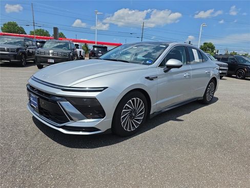 Certified 2025 Hyundai Sonata Limited FWD image 32