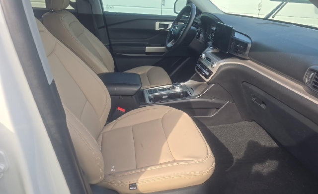 Used 2024 Ford Explorer XLT RWD image 11