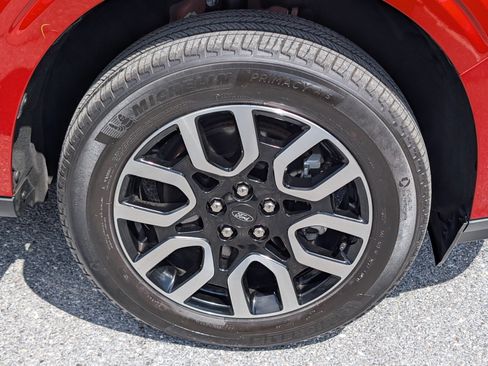 Used 2022 Ford Maverick Lariat FWD image 11