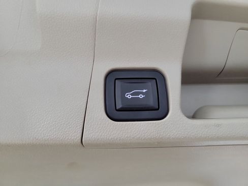 Certified 2018 GMC Acadia Denali w/ Technology Package image 22