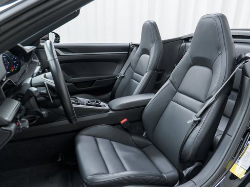 Certified 2021 Porsche 911 Carrera image 5