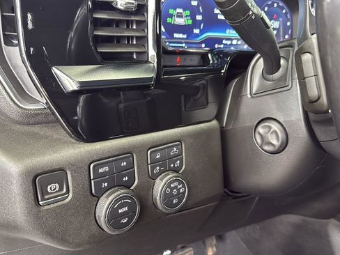 Used 2023 Chevrolet Silverado 1500 LTZ image 18