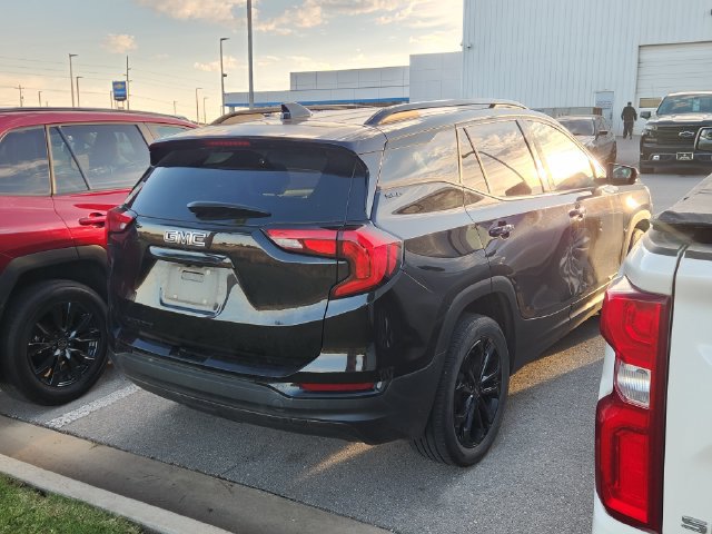 Used 2021 GMC Terrain SLE w/ Driver Convenience Package FWD image 2