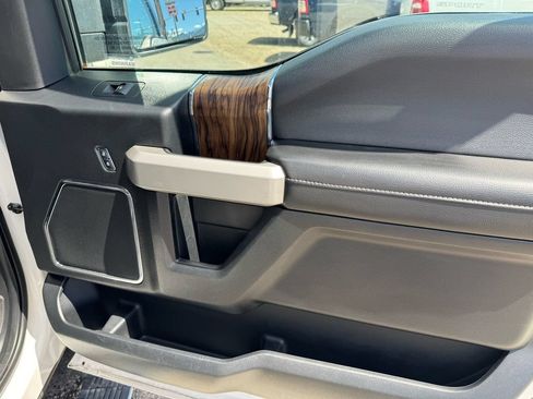Used 2018 Ford F150 Lariat w/ Equipment Group 502A Luxury AWD/4WD image 12