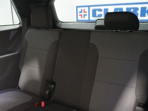 Used 2023 Chevrolet Traverse LT FWD image 30