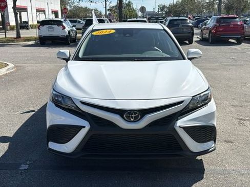 Used 2024 Toyota Camry SE image 2