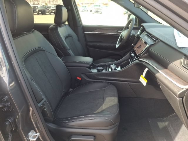 New 2026 Jeep Grand Cherokee Altitude AWD/4WD image 33