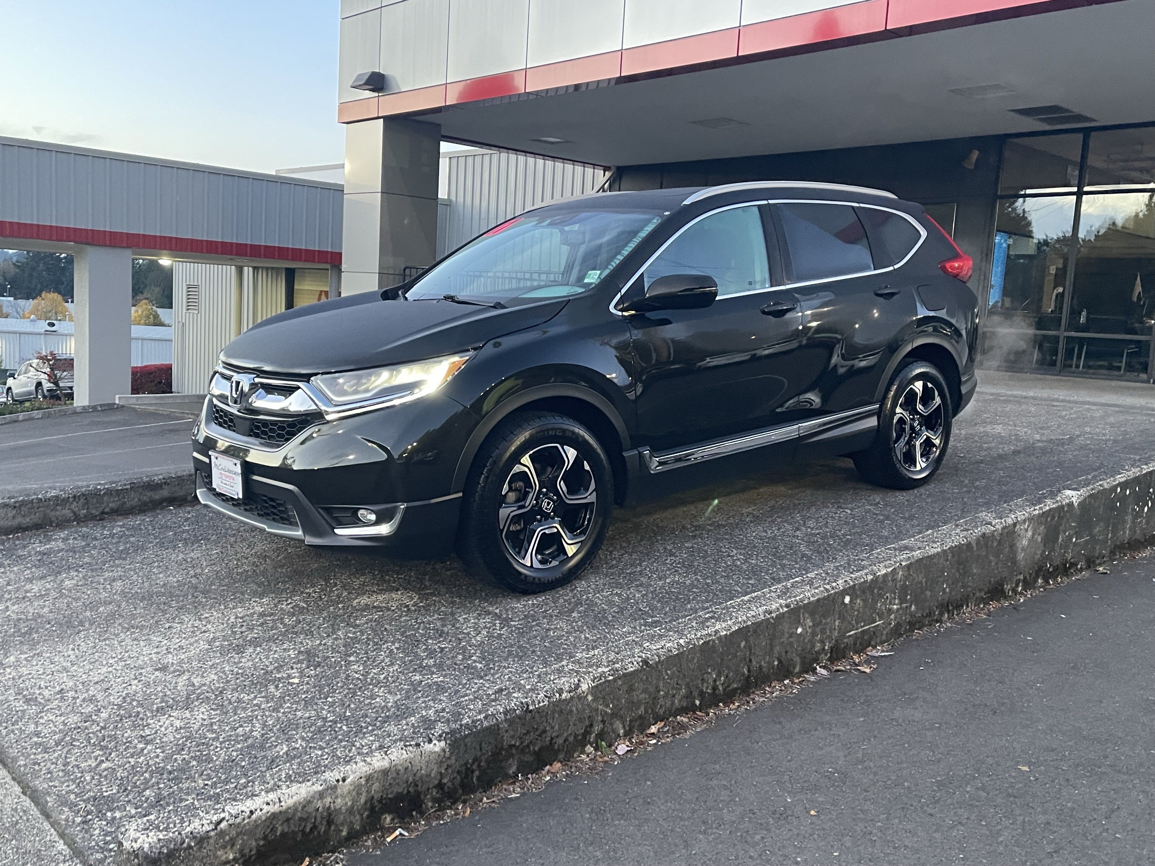 Used 2017 Honda CR-V Touring image 4