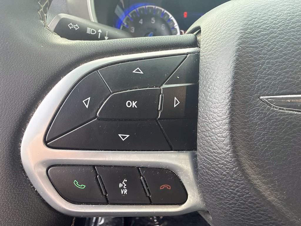Used 2025 Chrysler Pacifica Select FWD image 15