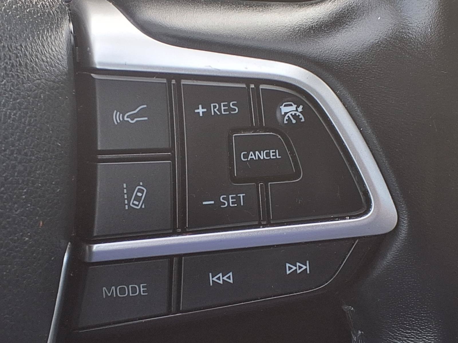 Used 2022 Toyota Highlander LE FWD image 7