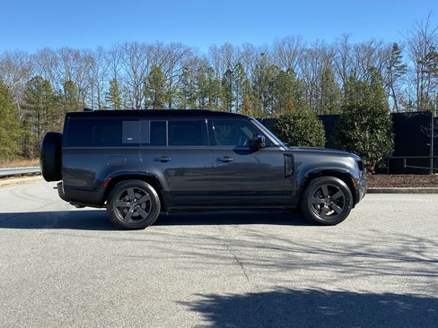 Used 2023 Land Rover Defender 130 X-Dynamic SE image 5