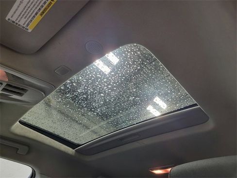 Used 2017 Chevrolet Equinox LT w/ Convenience Package image 30