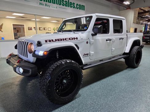 Used 2021 Jeep Gladiator Rubicon AWD/4WD image 2