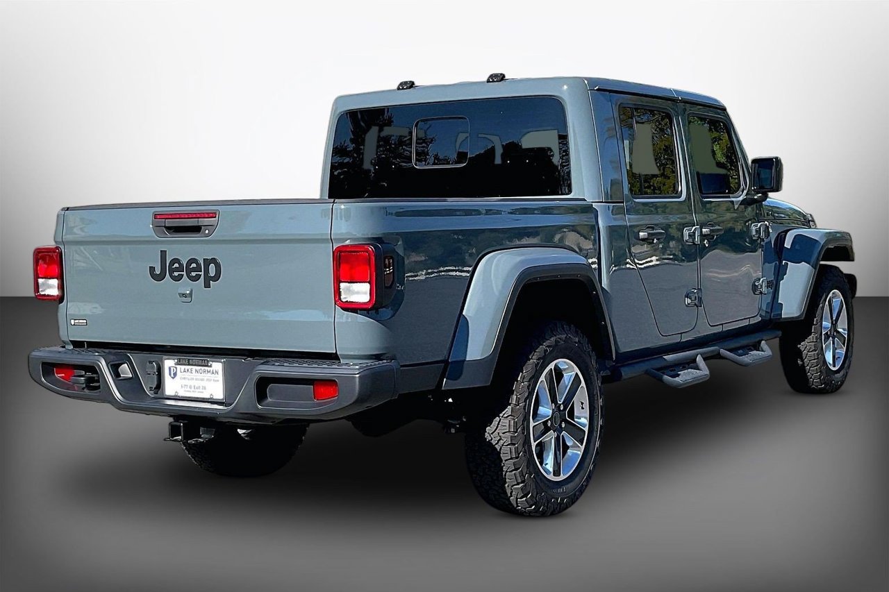 Certified 2024 Jeep Gladiator Sport w/ Premium Package AWD/4WD image 8