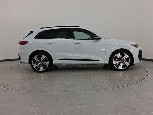 New 2025 Audi SQ5 Premium Plus image 8