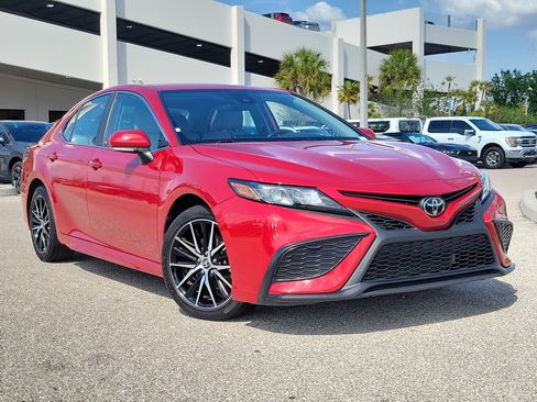 Used 2024 Toyota Camry SE image 32