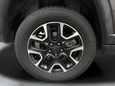 Used 2019 Jeep Compass Trailhawk AWD/4WD image 25