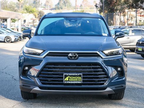 Used 2024 Toyota Grand Highlander AWD Hybrid image 2