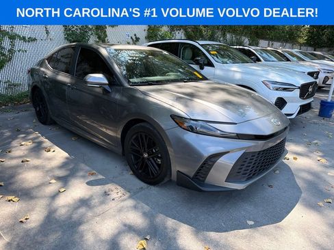 Used 2025 Toyota Camry SE w/ Convenience Package FWD image 1